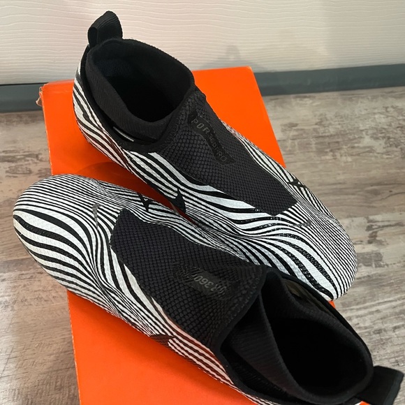 Football cleats - Picture 4 of 4